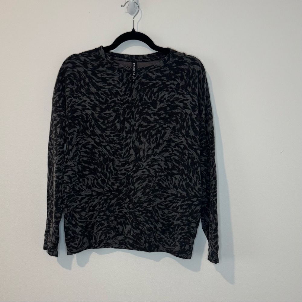 Athleta Black and Gray Printed Long Sleeve Top Size Small